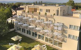 Ket Korona Konferencia Es Wellness Hotel